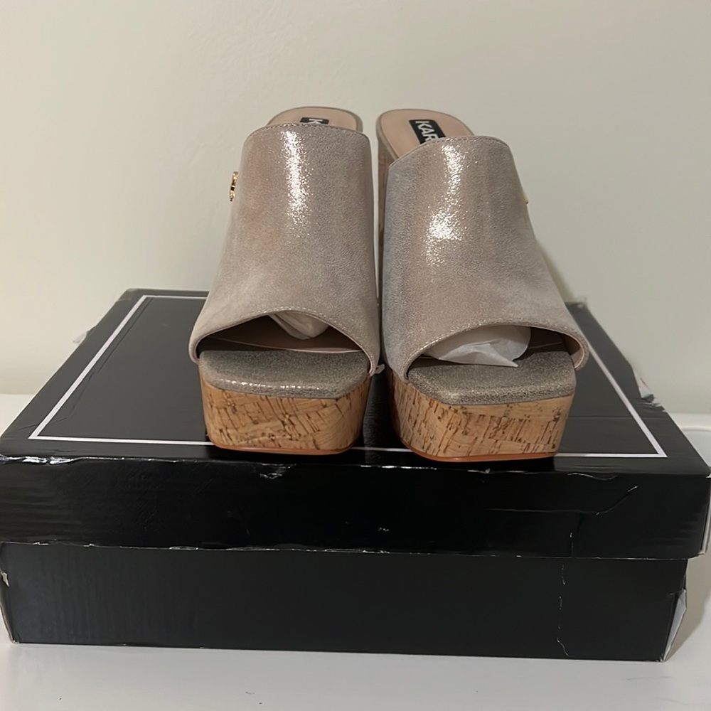 KARL LAGERFELD PARIS Women’s Hensley Platform Sandals, Size 9M